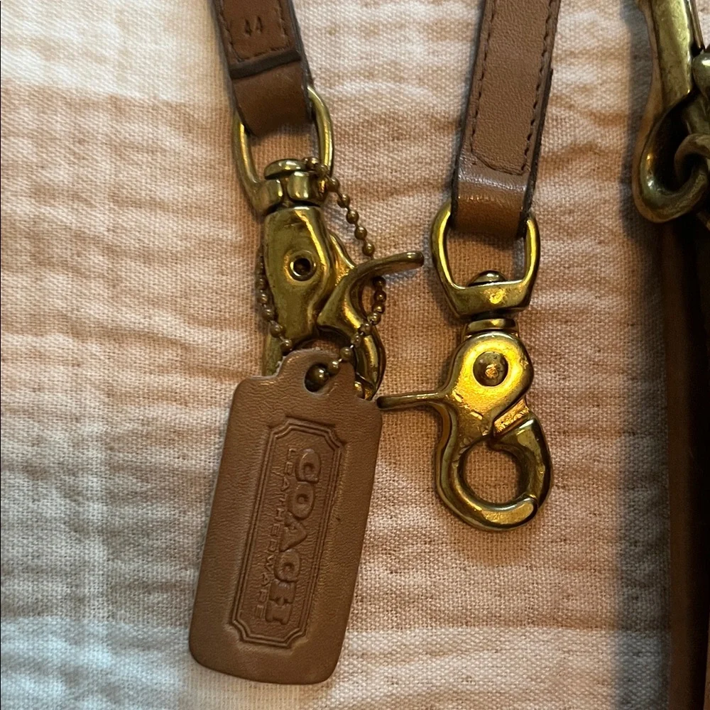Vintage Coach Tan Leather Crossbody Bag with Gold Hardware - Picture 2 of 10